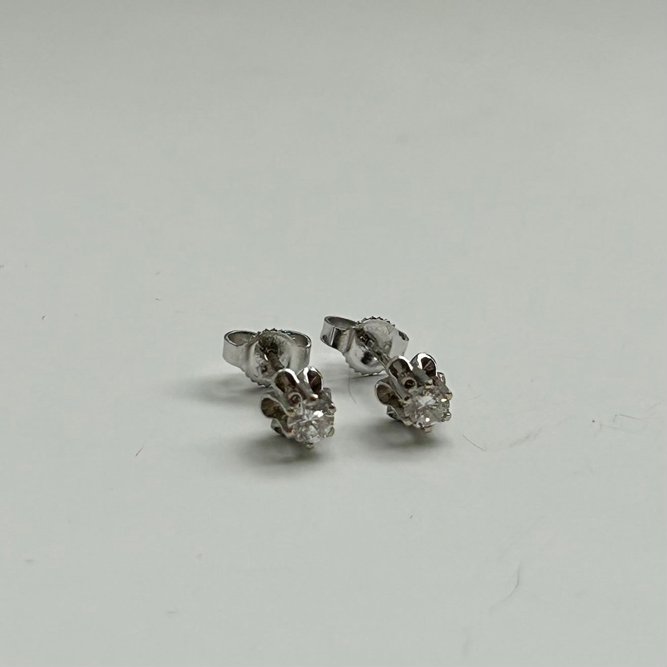 14KW 1/4tcw Diamond Buttercup Stud Earrings