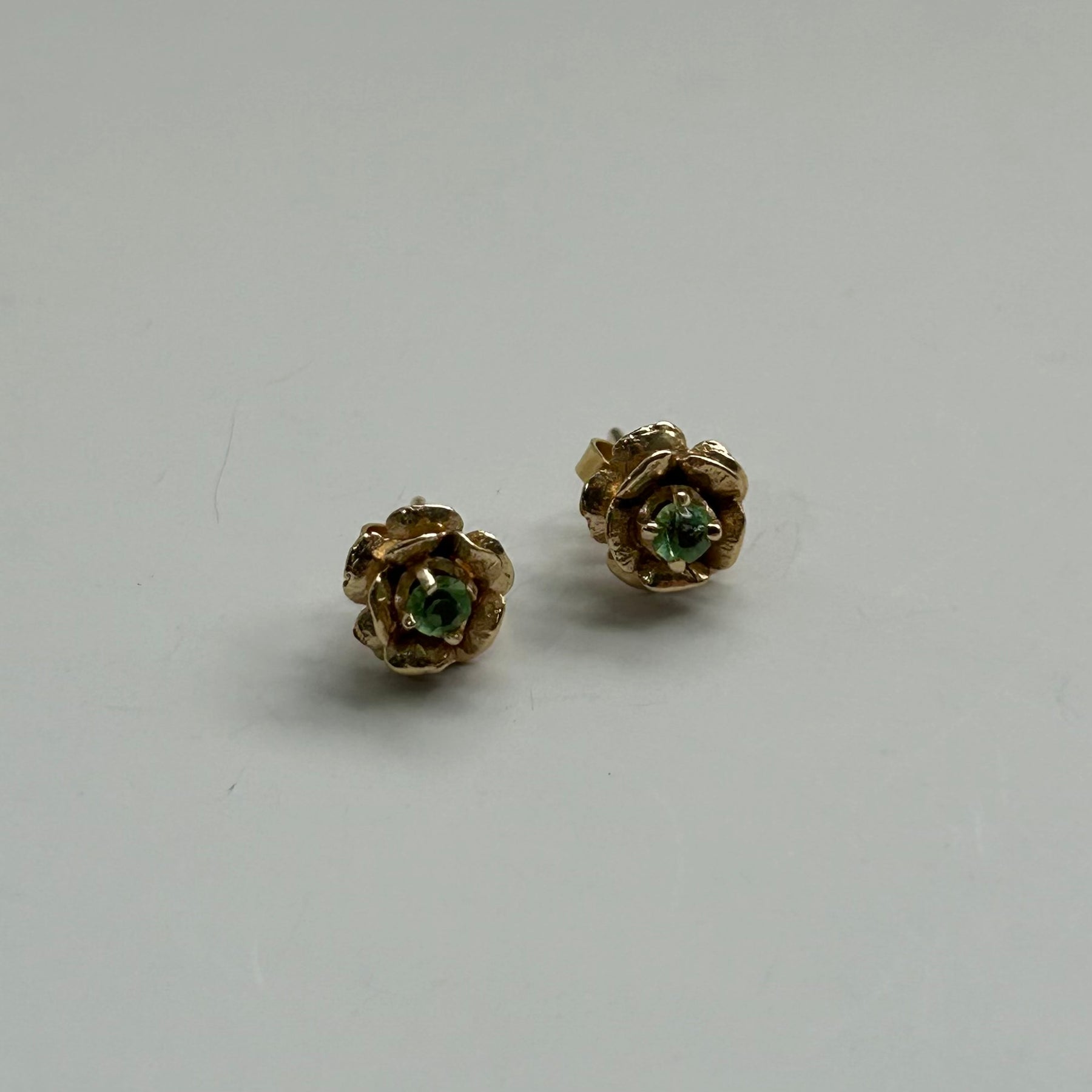 14KY Peridot Flower Stud Earrings