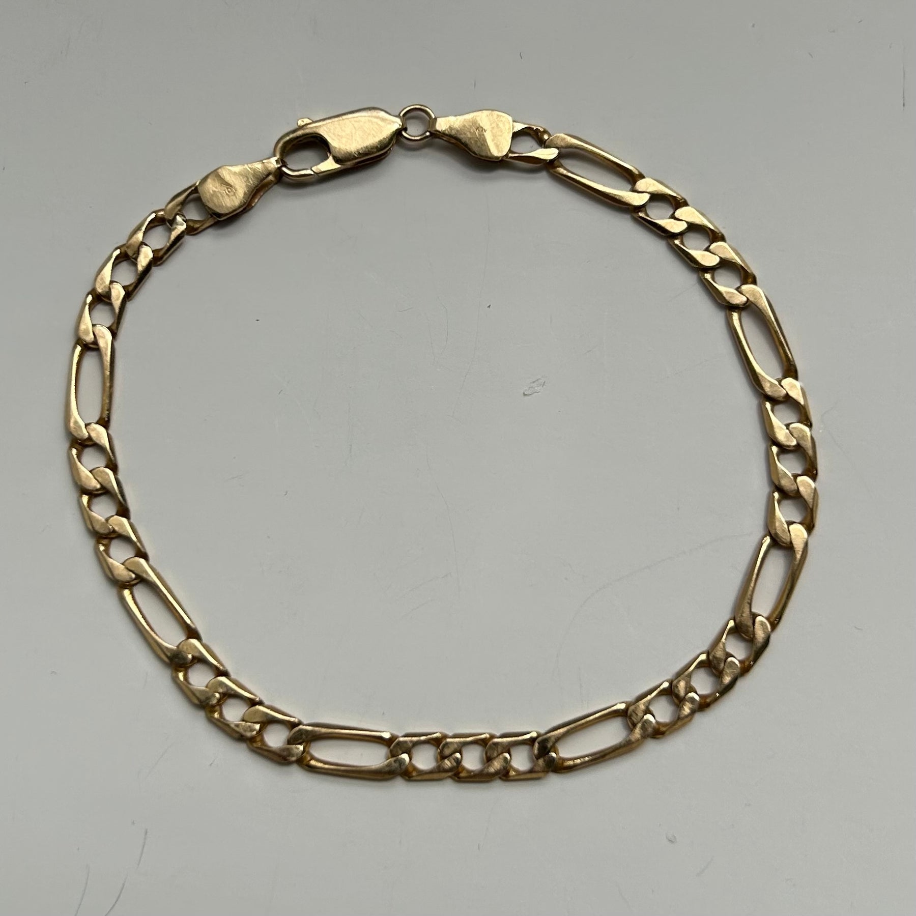 14KY Flat Figaro Chain Bracelet 8"