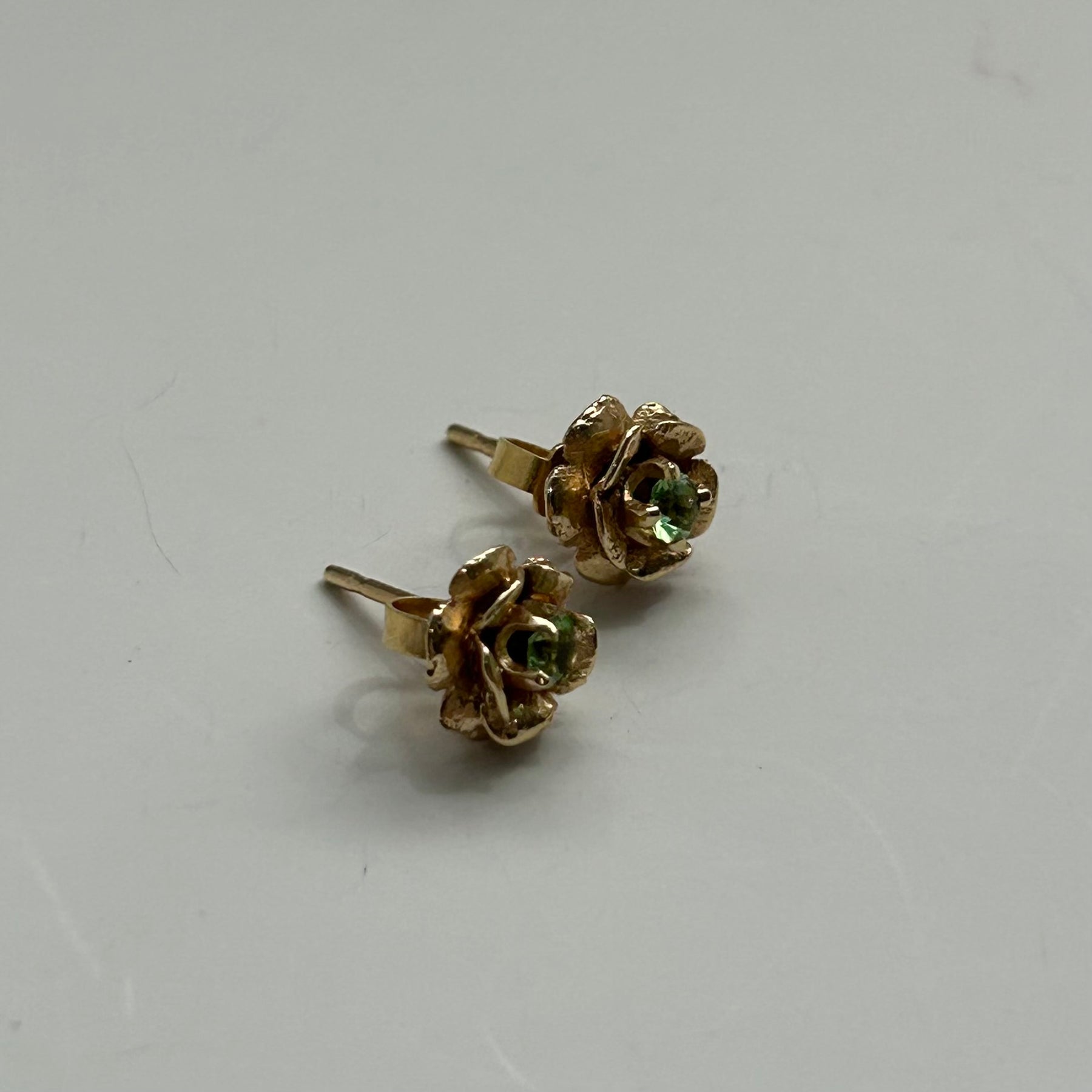 14KY Peridot Flower Stud Earrings