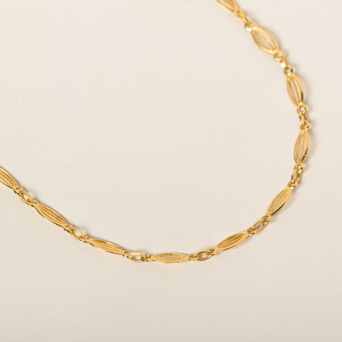 14k yellow gold fancy almond shape chain bracelet