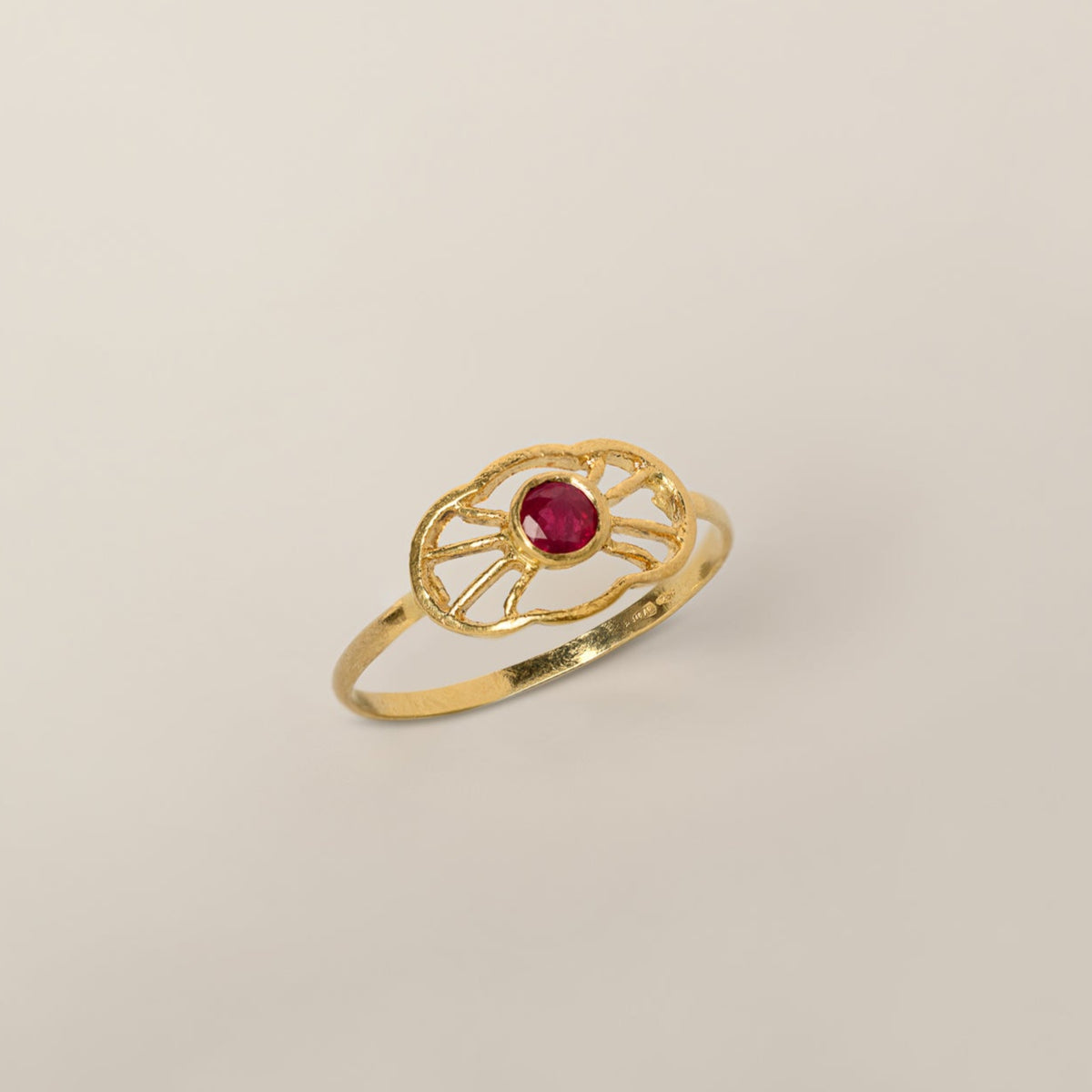 18k yellow gold ruby estate ring