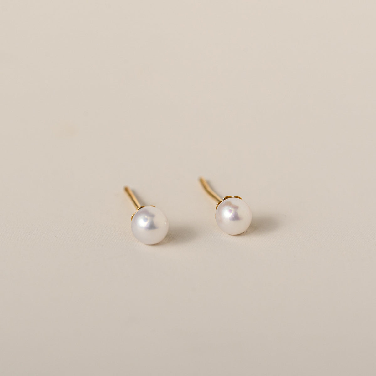 18k yellow gold tiny round freshwater pearl stud earrings