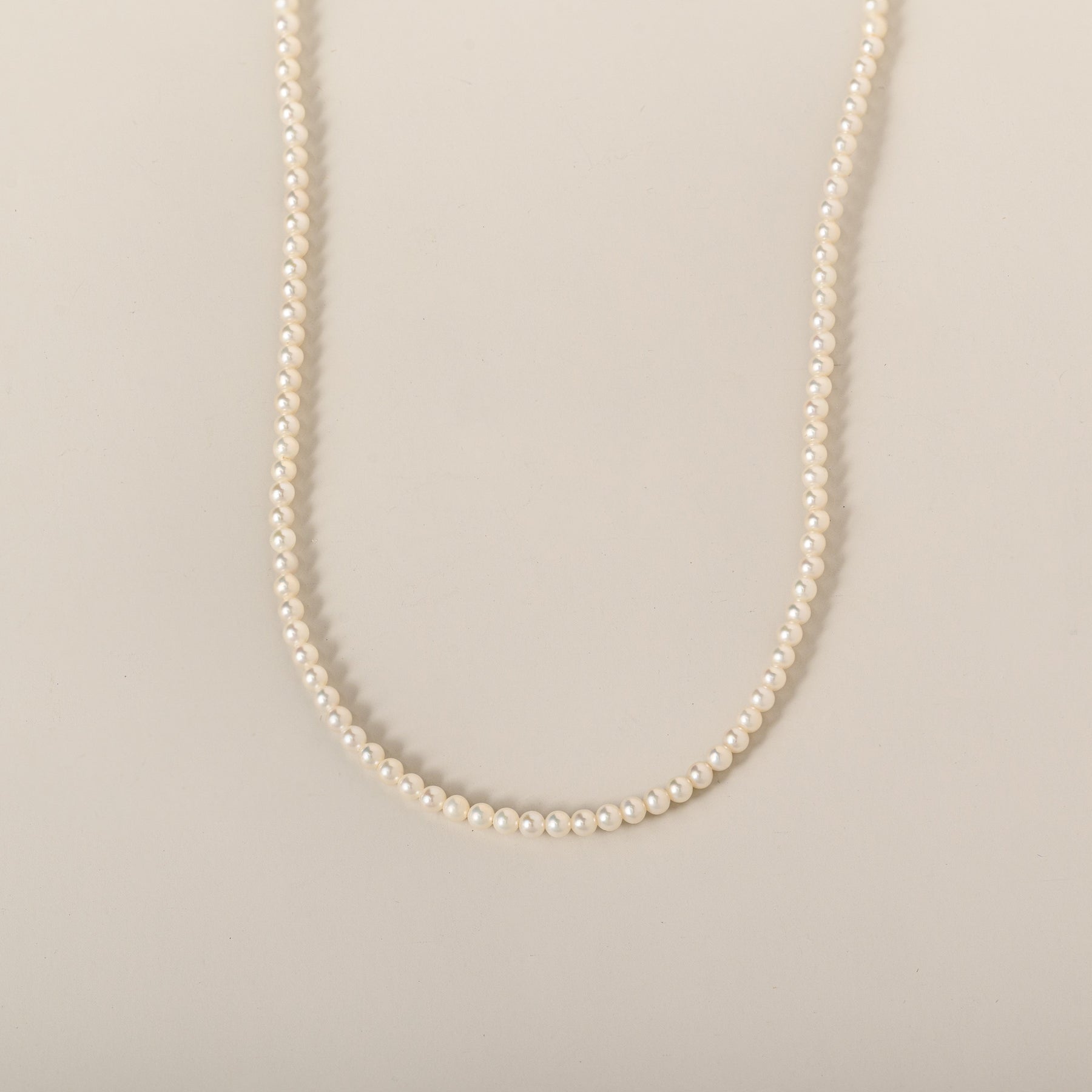 16" strand of small pears 18k yellow gold spring clasp