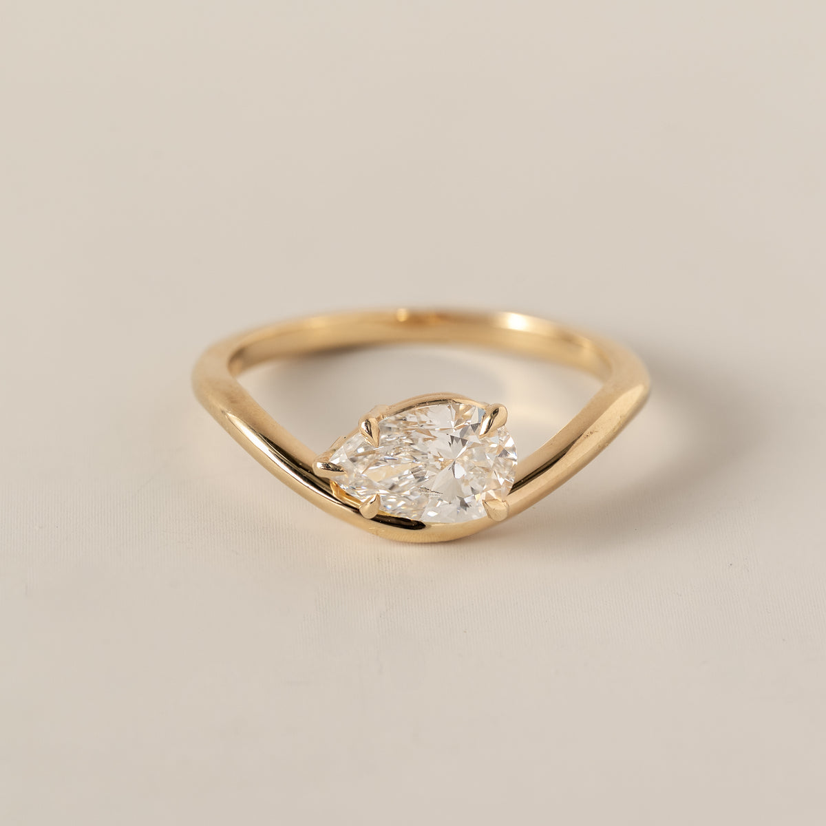 14k gold lab grown diamond contour band perch ring
