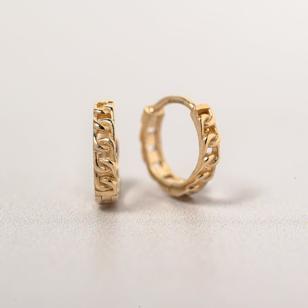 14k yellow curb chain mini huggie hoop earrings