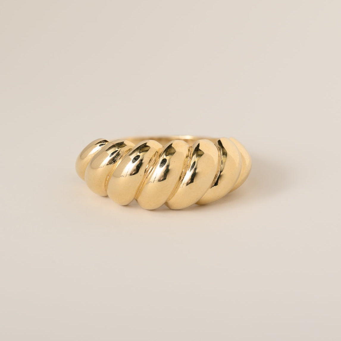 14k yellow gold polished and grooved domed shrimp ring