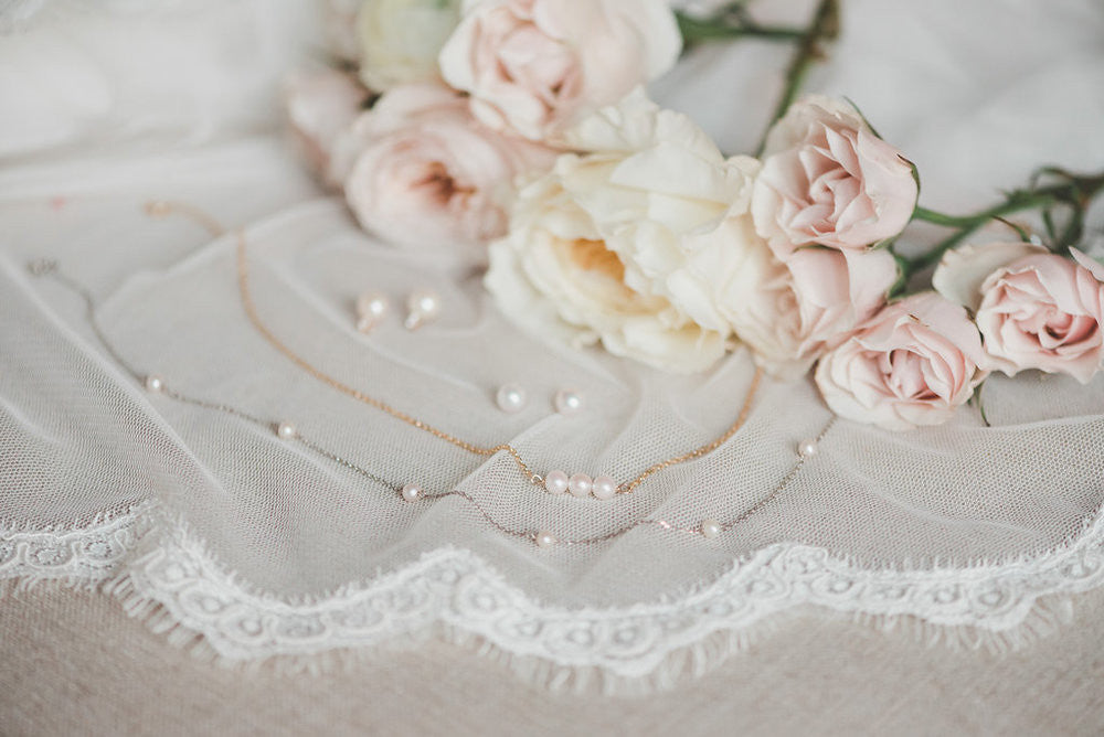 yellow gold and pearl wedding necklace