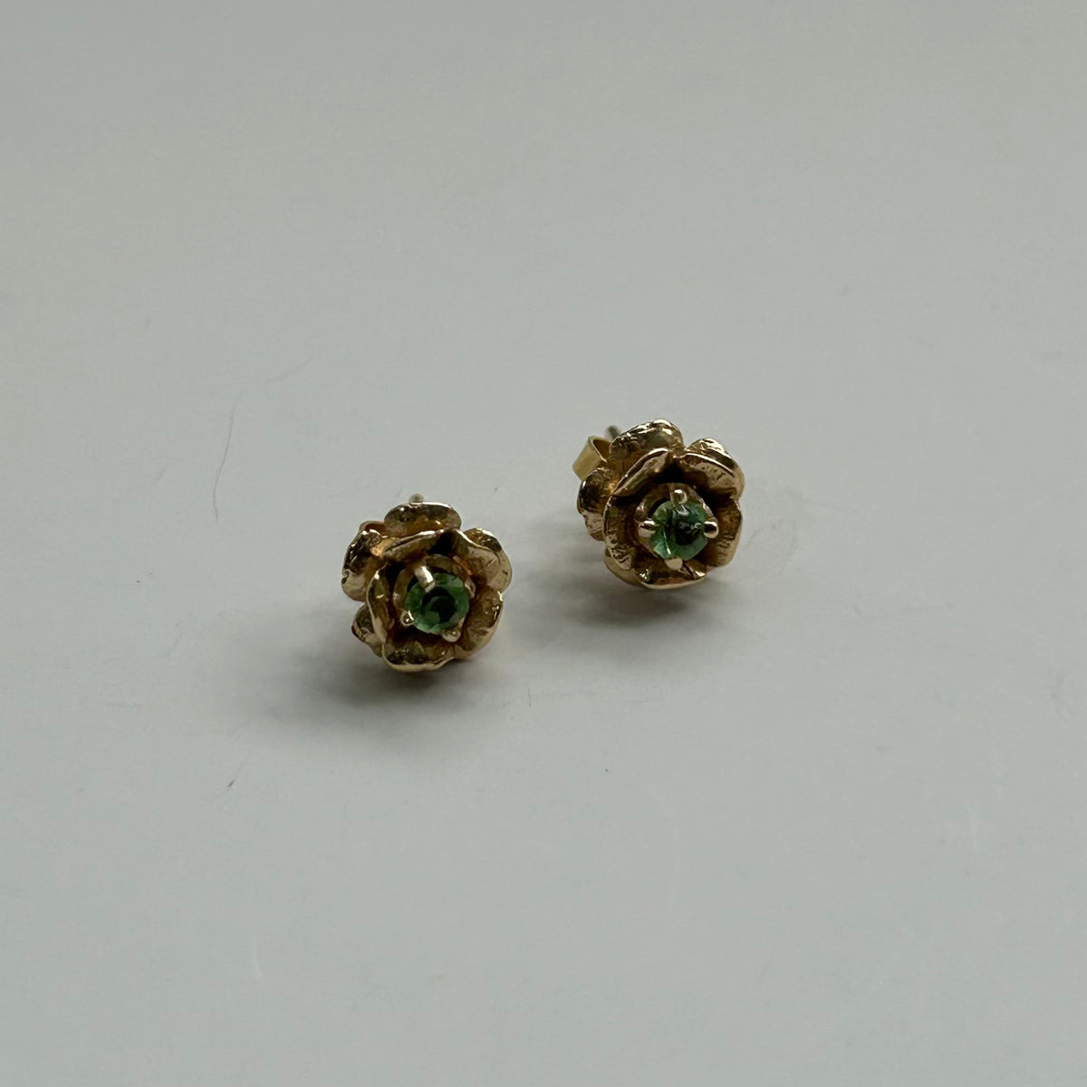 14KY Peridot Flower Stud Earrings