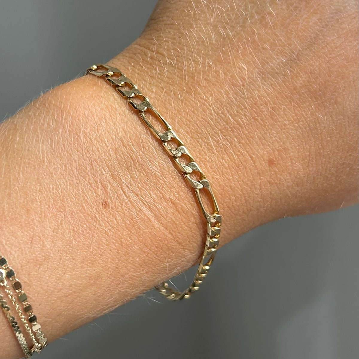 14KY Flat Figaro Chain Bracelet 8"