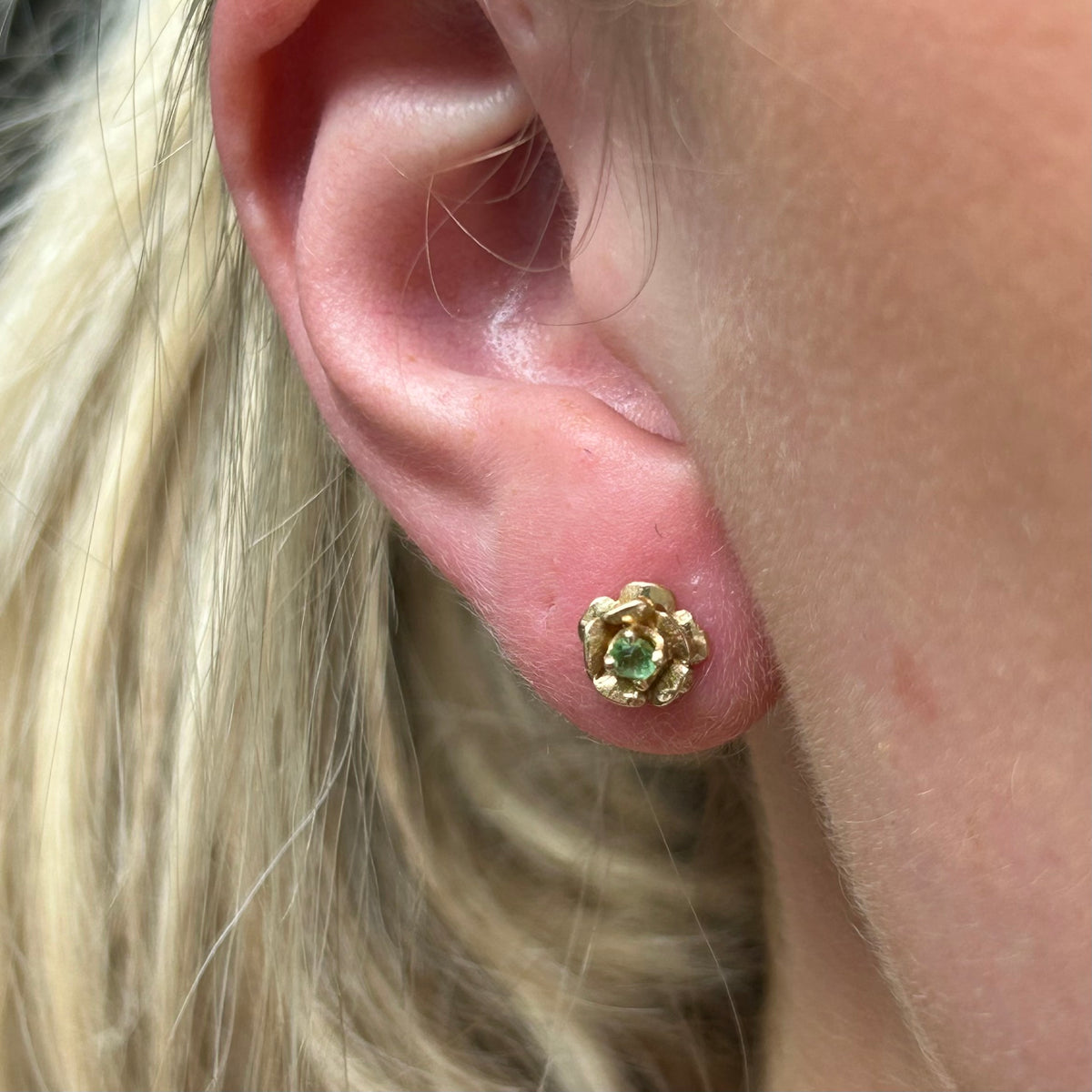 14KY Peridot Flower Stud Earrings