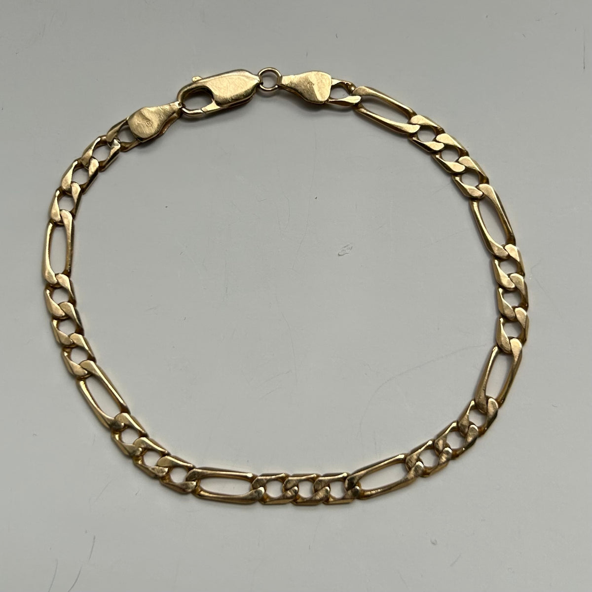 14KY Flat Figaro Chain Bracelet 8"