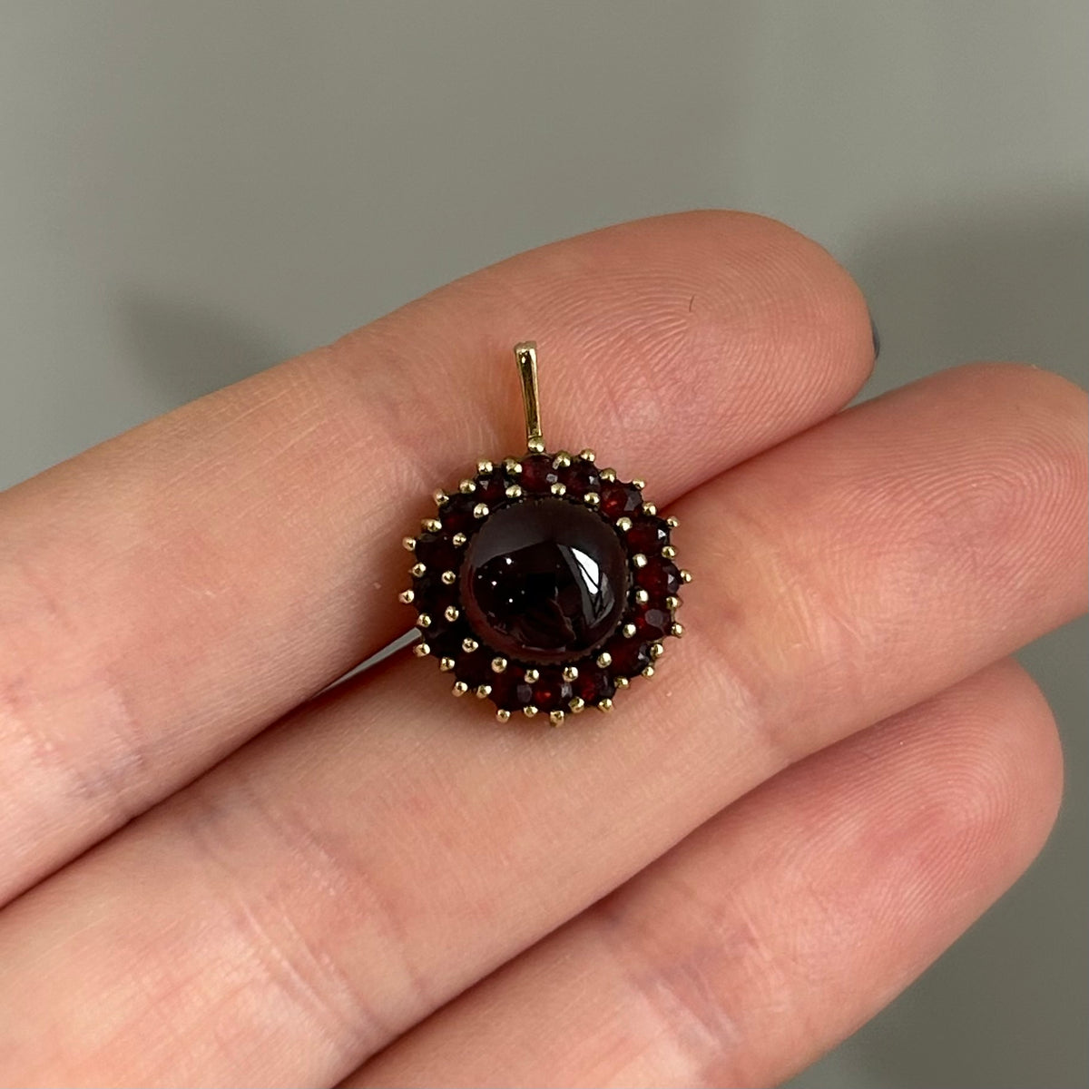 14KY Cabochon Garnet Pendant