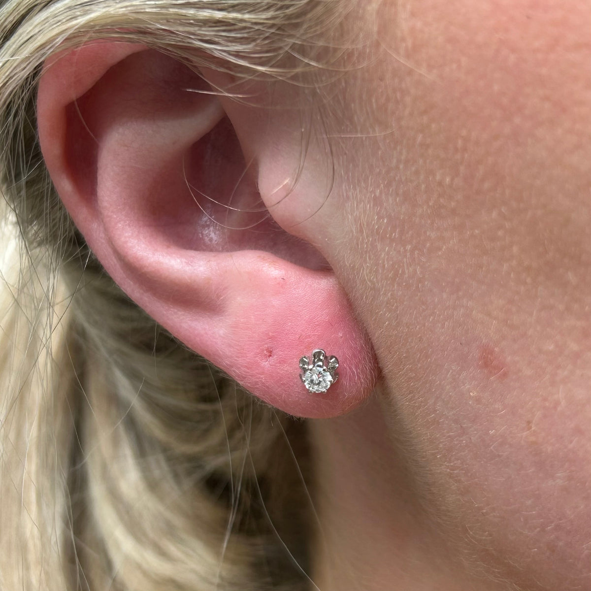 14KW 1/4tcw Diamond Buttercup Stud Earrings
