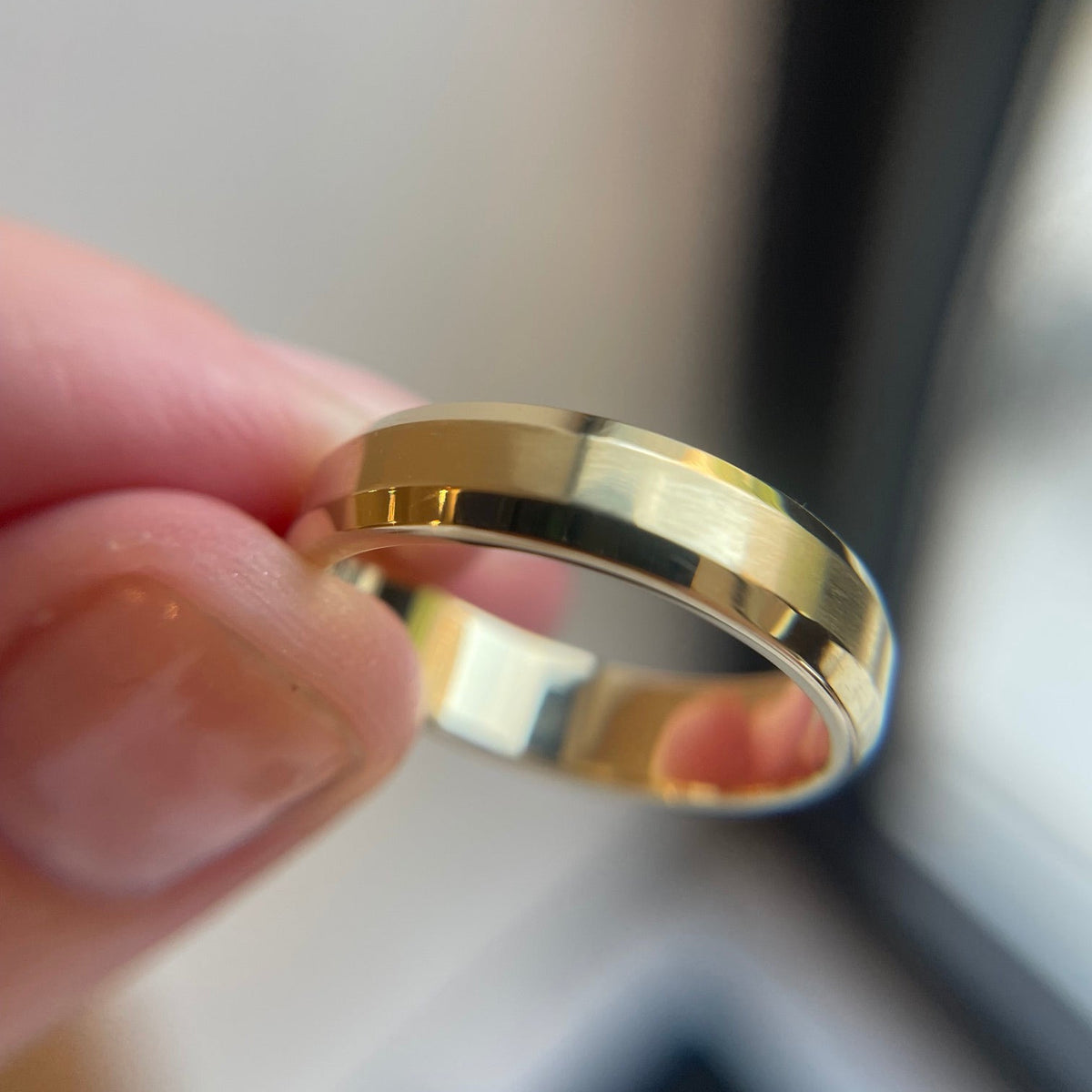 14K Yellow Gold Beveled Edge Men's Wedding Band