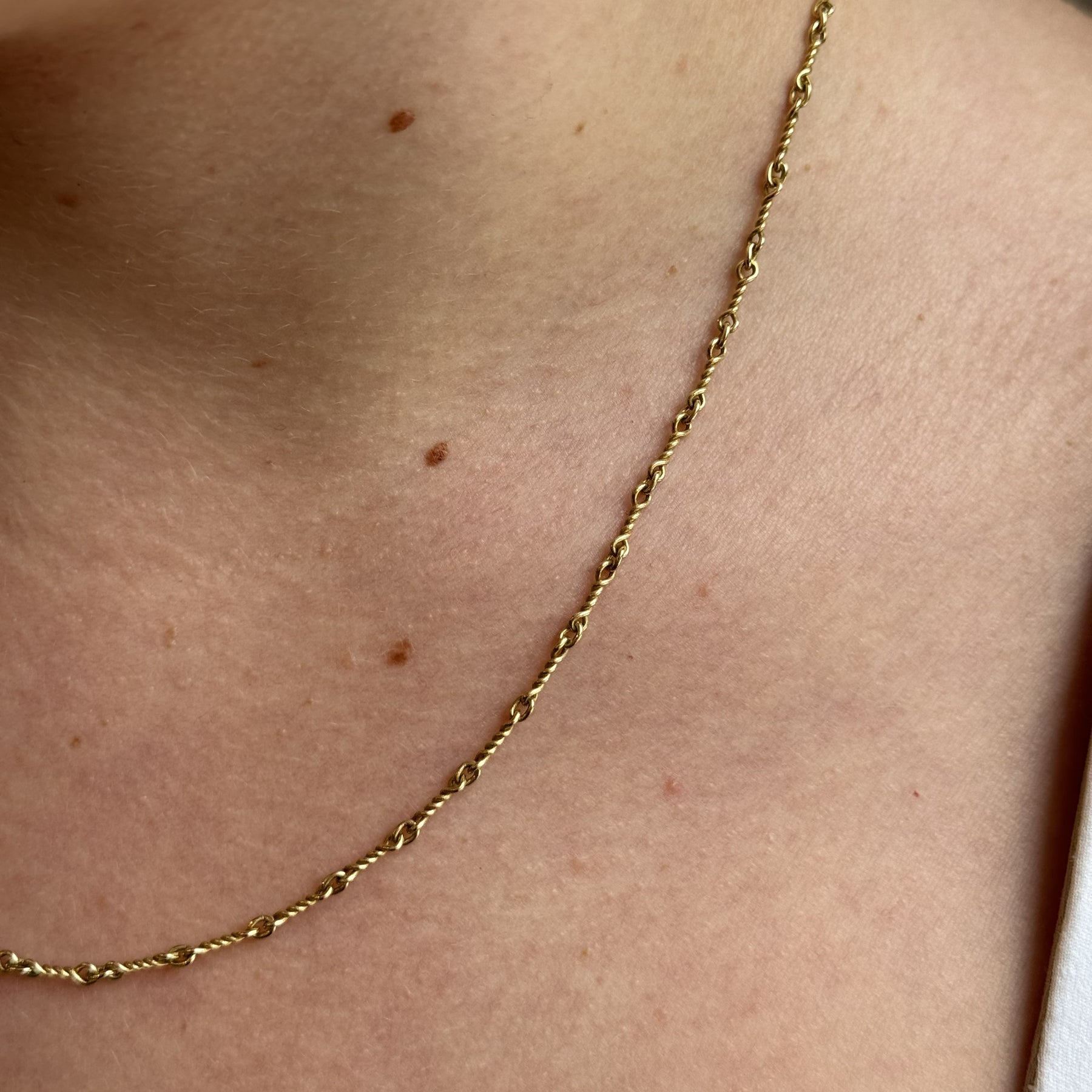 14K Yellow Gold "Dog Bone" Chain Necklace