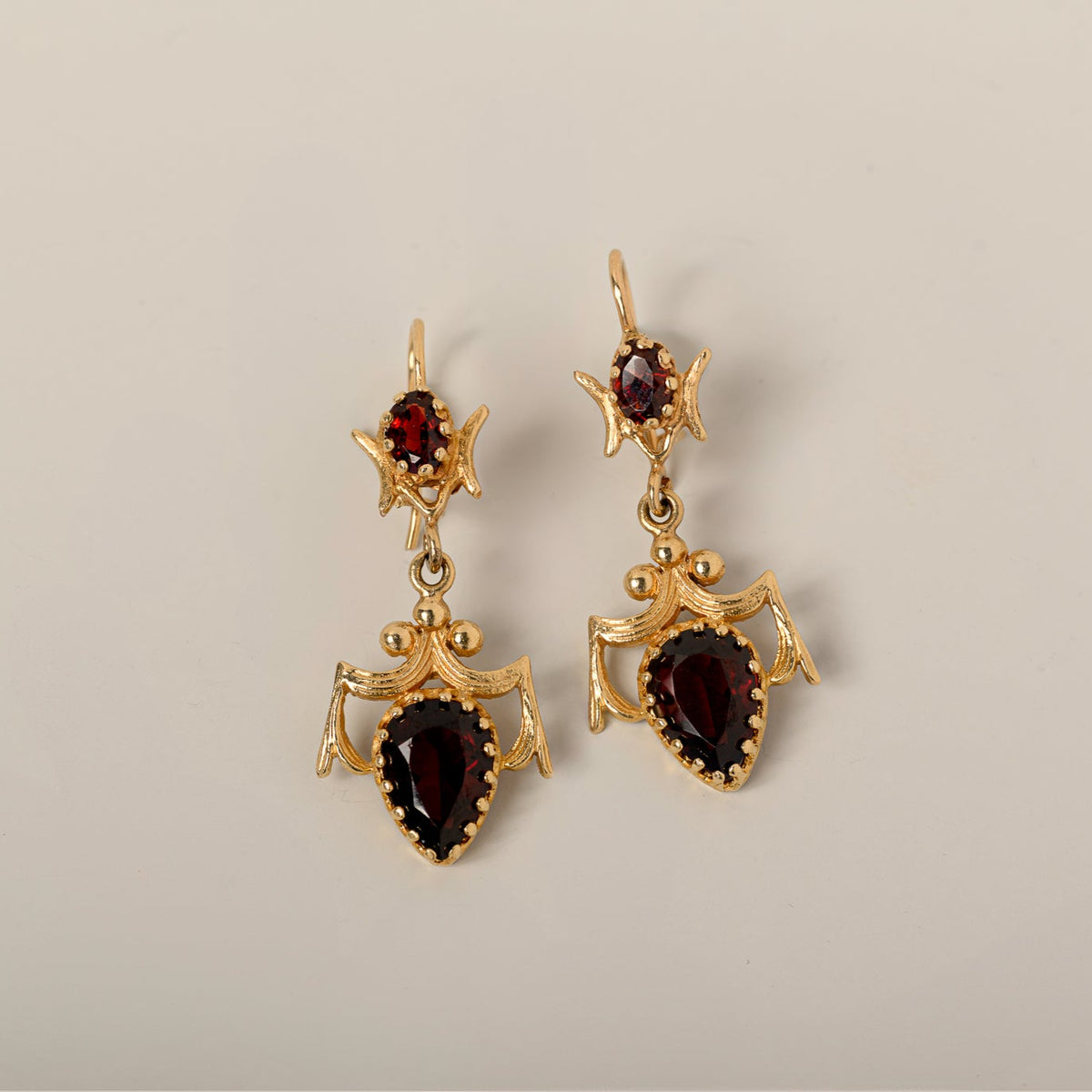 14k yellow gold pear shape and oval garnet dangle contemporary estate earrings