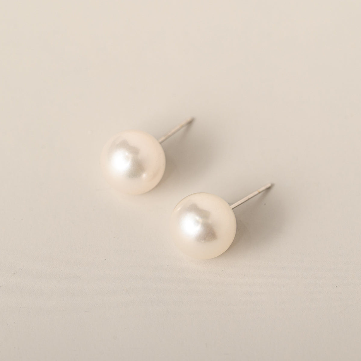 9.5mm medium round freshwater pearl stud earrings 18k white gold