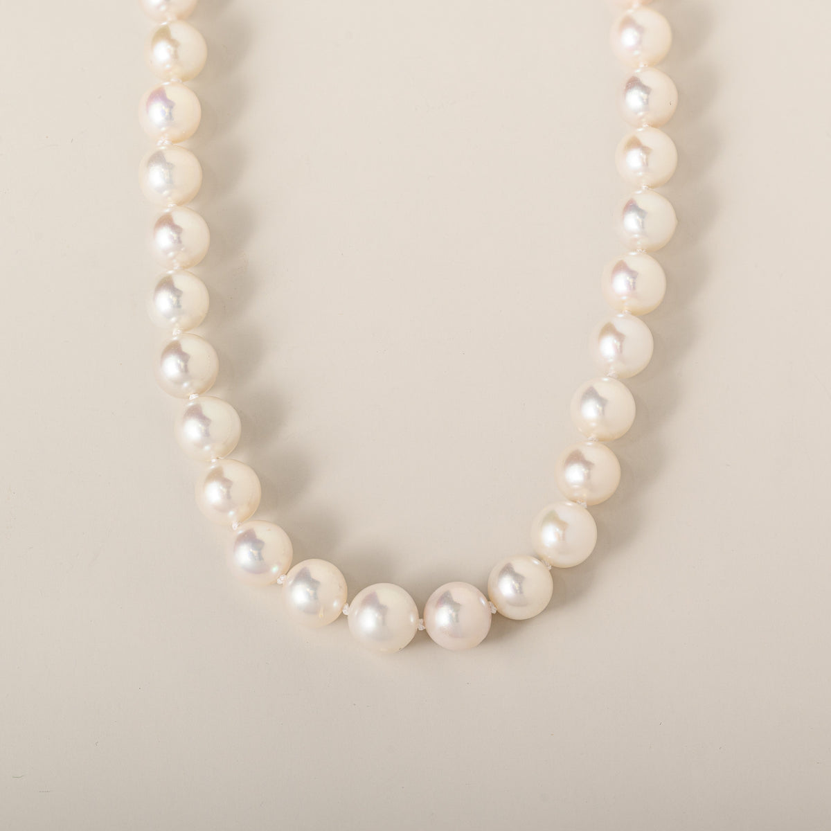 18" strand of freshwater pearl necklace with 14k yellow gold fishhook clasp