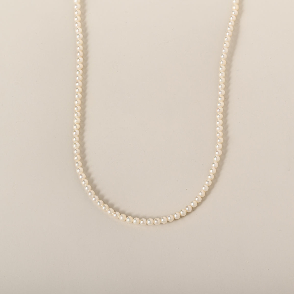 16" strand of small pears 18k yellow gold spring clasp