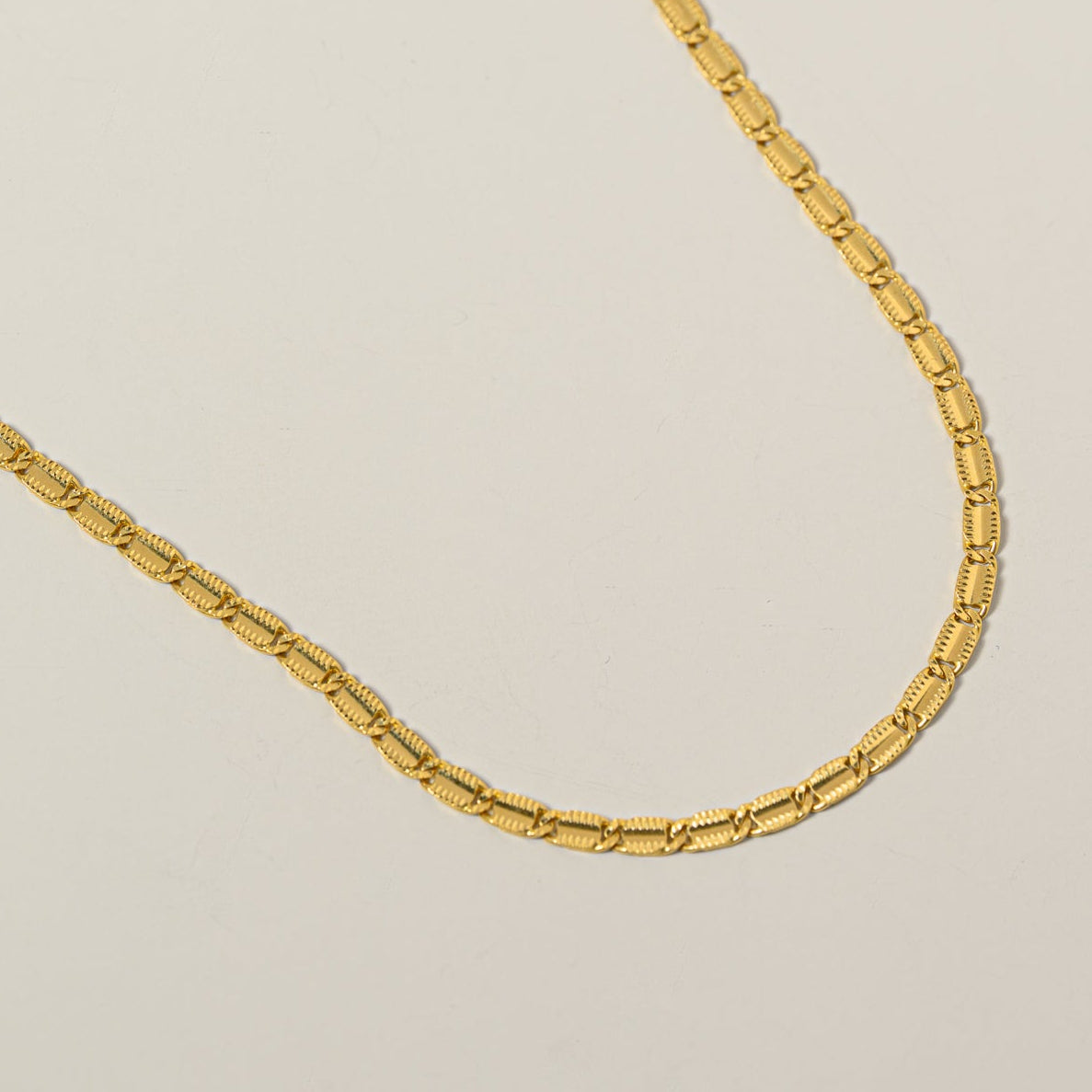18k yellow gold textured flat link chain bracelet