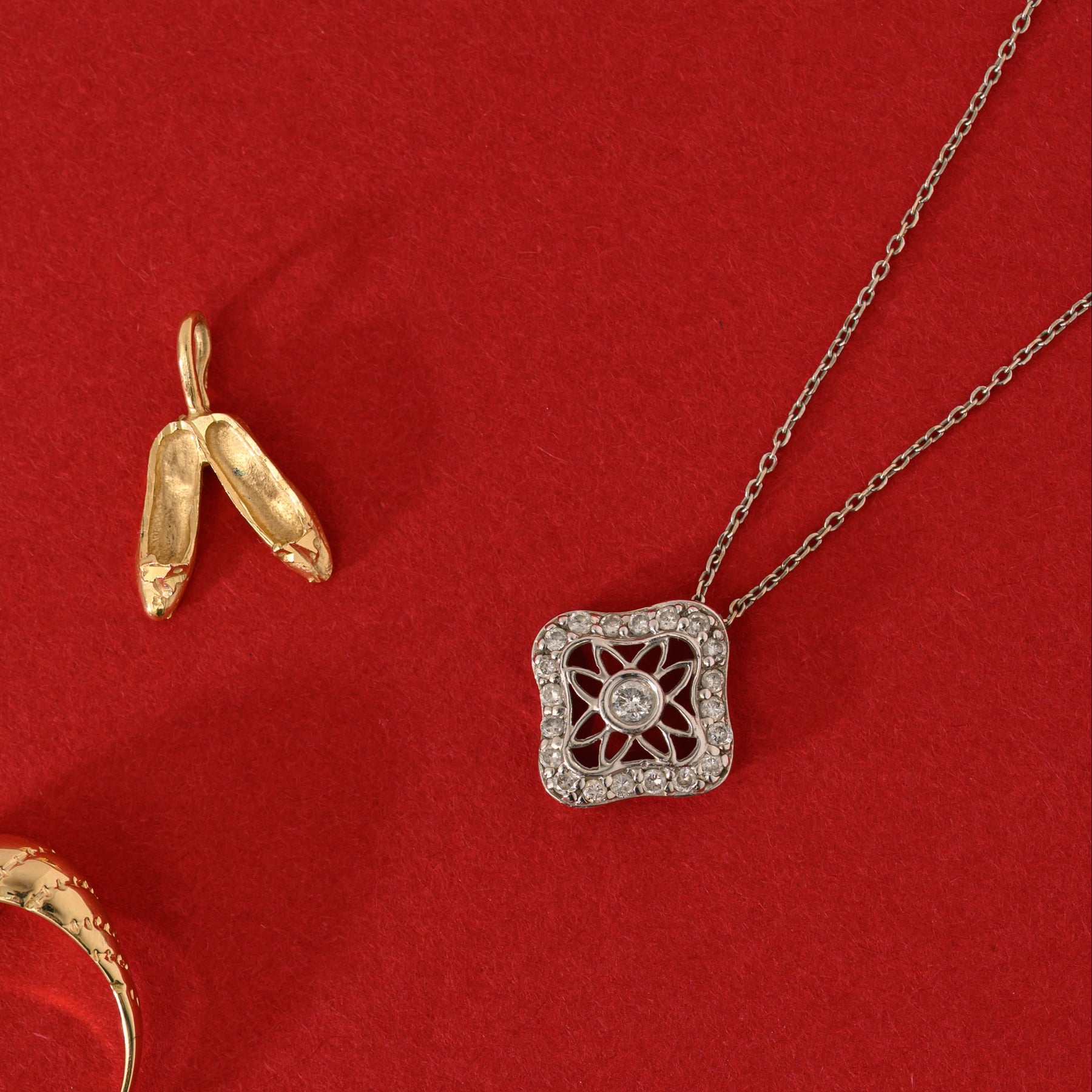 14K White Gold Diamond Filagree Pendant Necklace