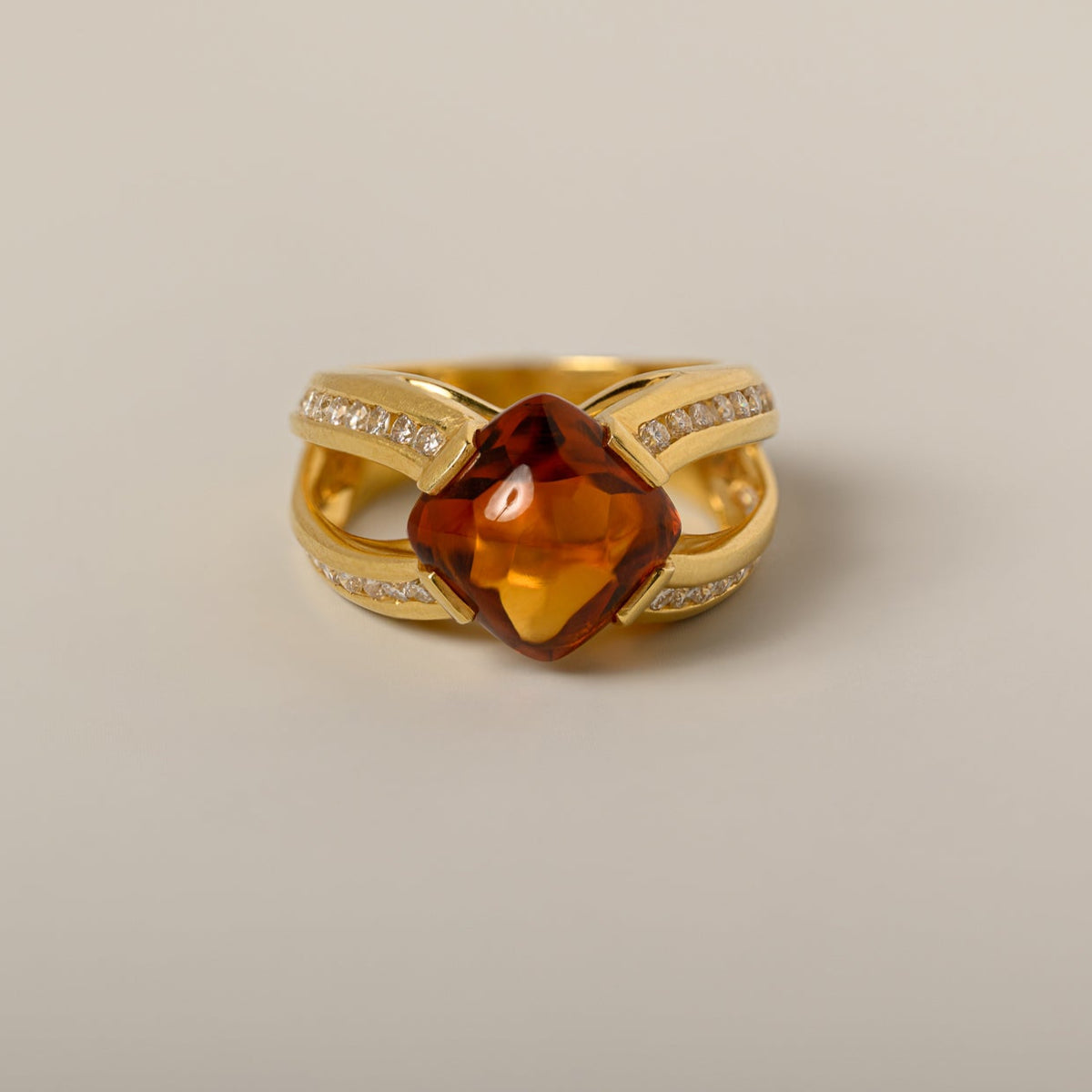 18k yellow gold sugar loaf cabochon citrine split diamond pave contemporary estate cocktail ring