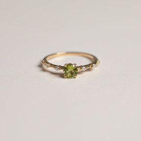 14ky round peridot prong set with diamond accent band ring