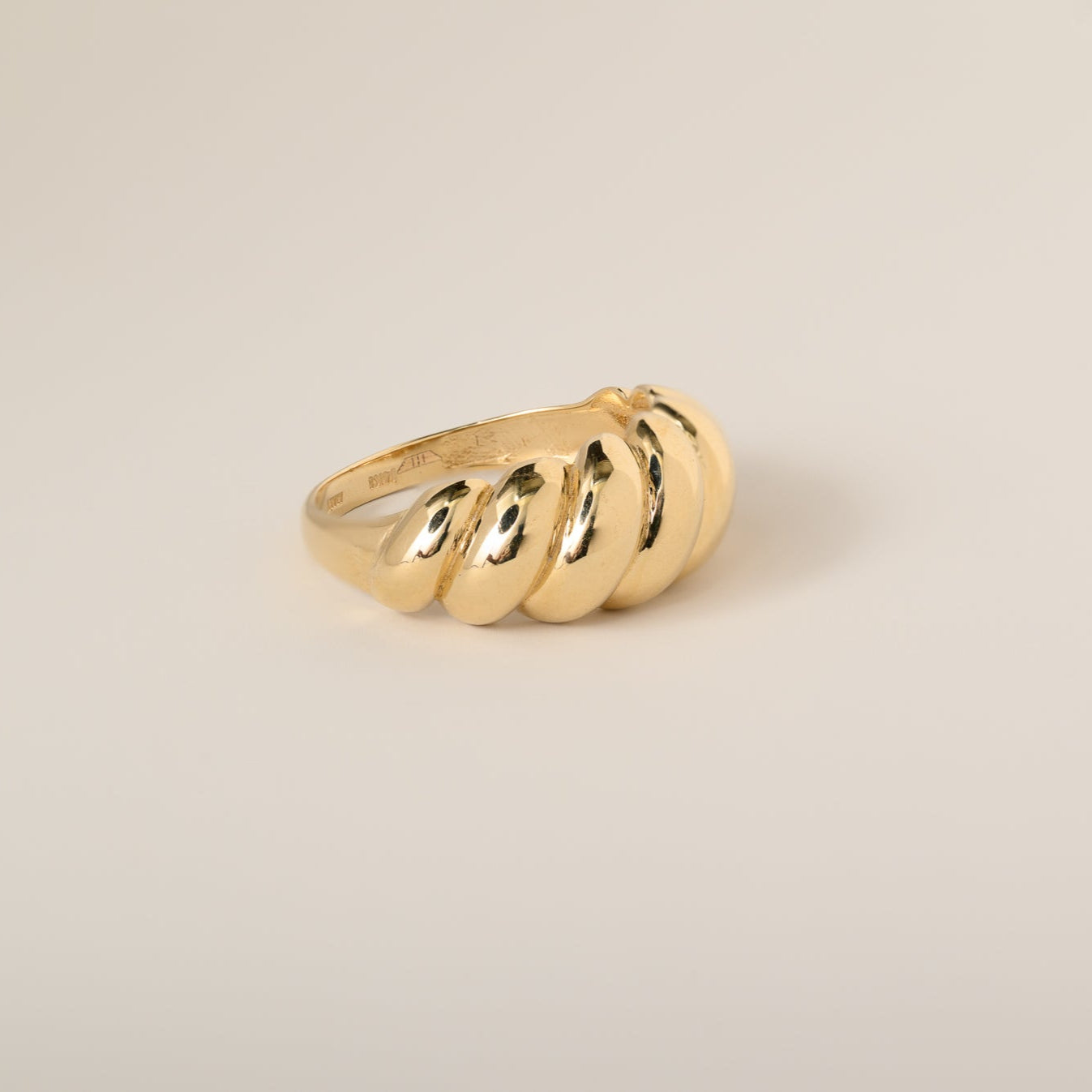 14k yellow gold polished and grooved domed shrimp ring
