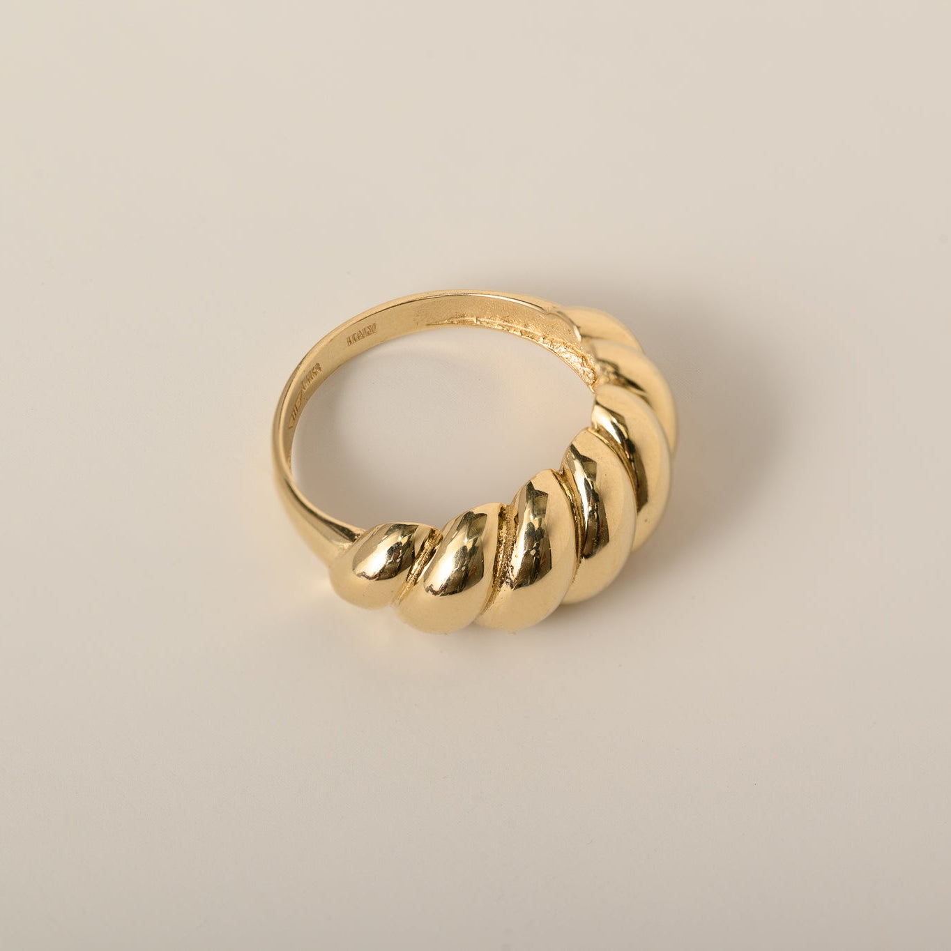 14k yellow gold polished and grooved domed shrimp ring