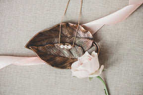 yellow gold and pearl wedding necklace