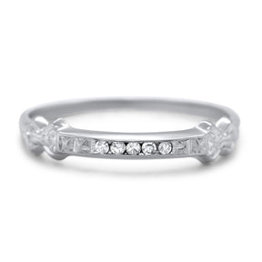 18k white gold channel set diamond antique wedding band with  an engraved pattern